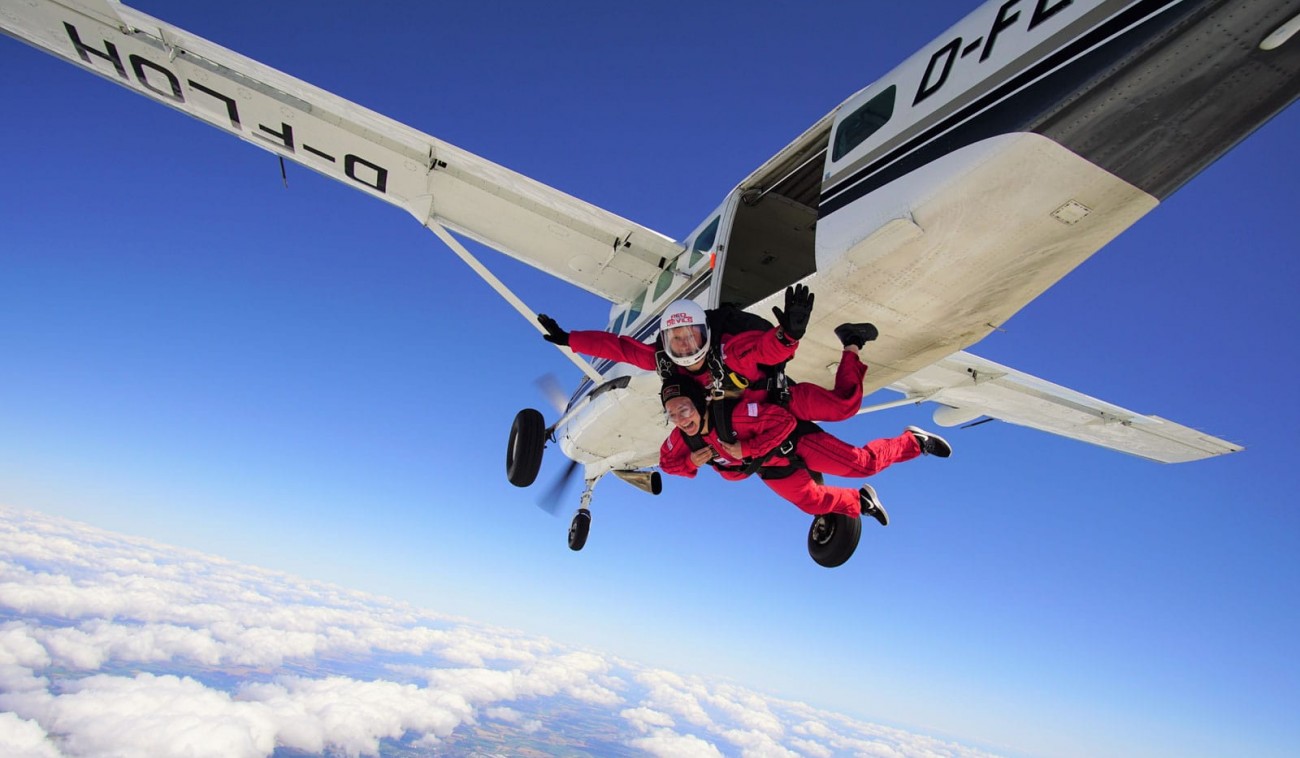 Прыжок с парашютом в тандеме с видеосъемкой для двоих